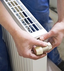 Checking radiator for leaks